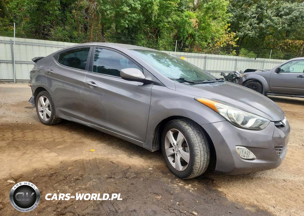 2013 Hyundai Elantra Gls VIN:5NPDH4AE1DH425554 - 4
