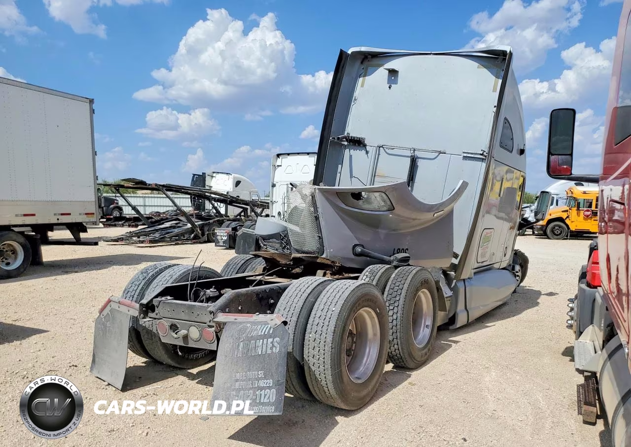 2013 Kenworth T700 Semi Truck VIN:1XKFDP9X3DJ363081 - 3