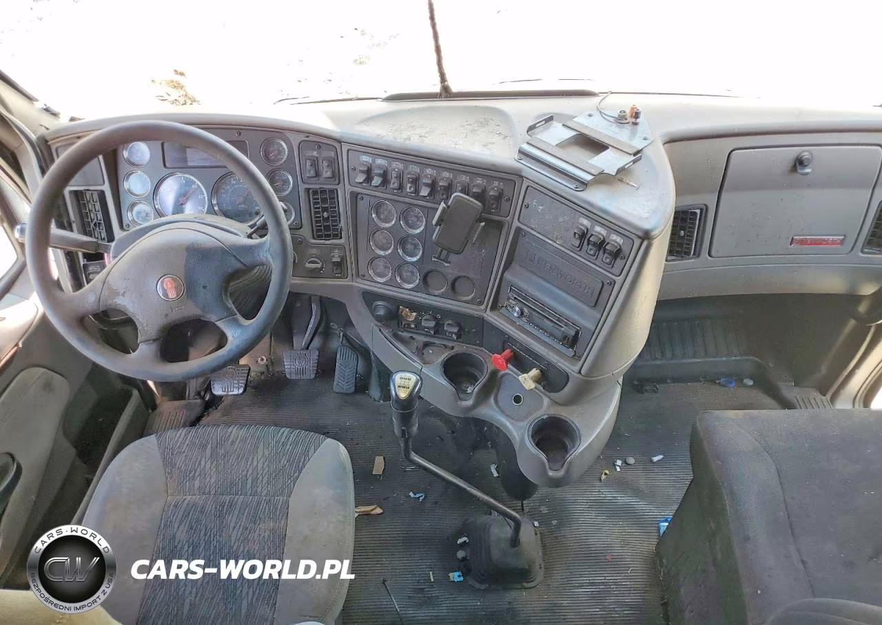 2013 Kenworth T700 Semi Truck VIN:1XKFDP9X3DJ363081 - 8