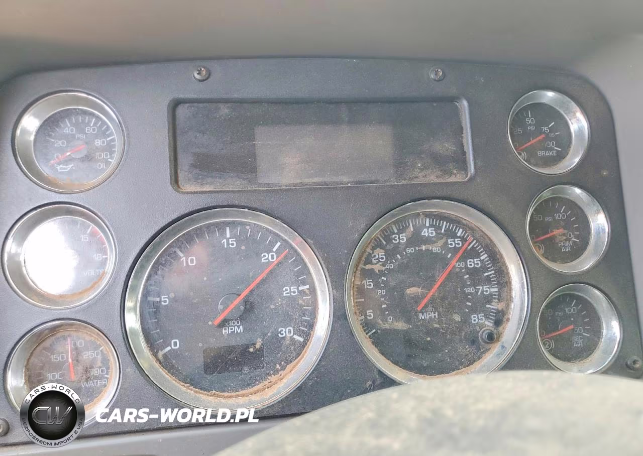 2013 Kenworth T700 Semi Truck VIN:1XKFDP9X3DJ363081 - 9