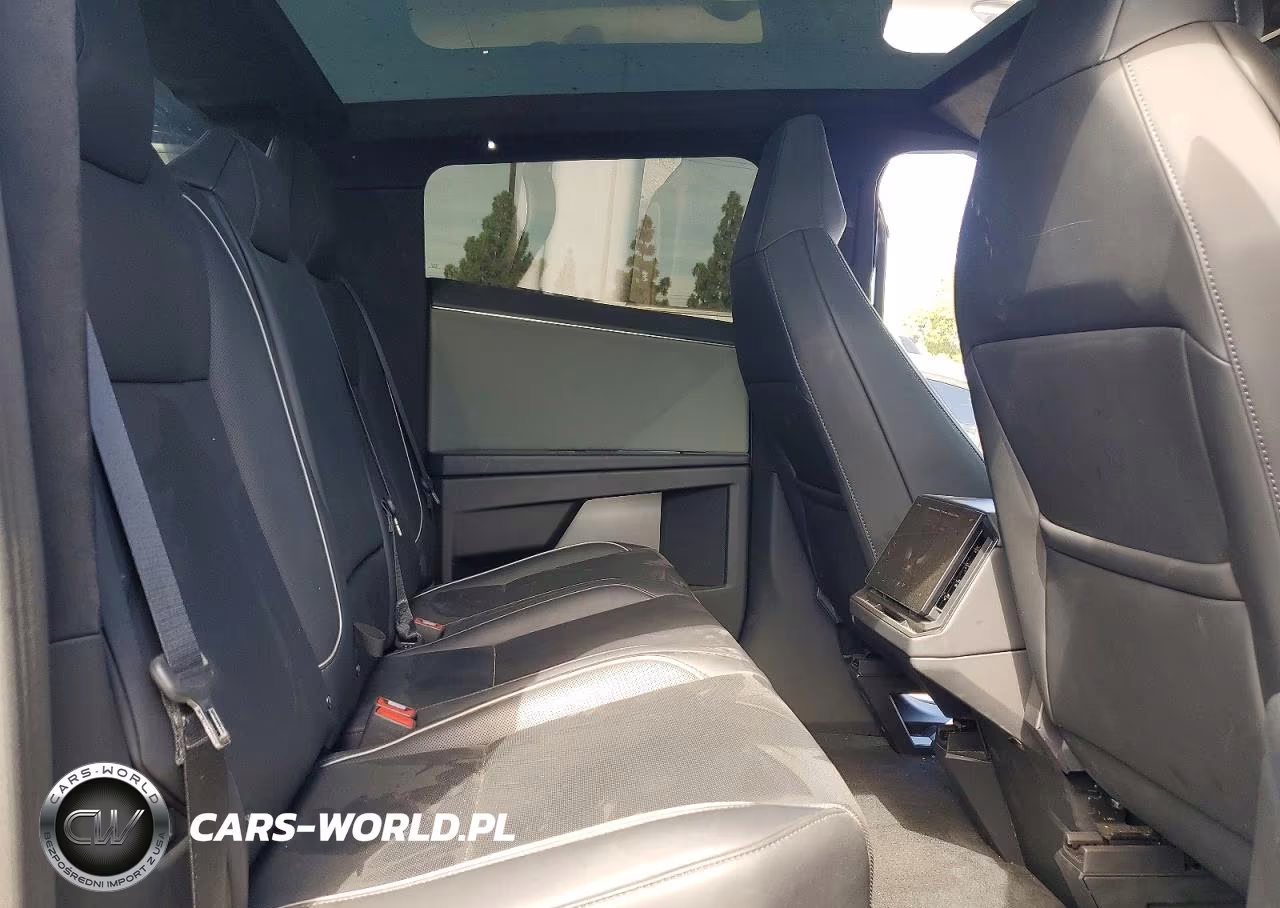 2025 Tesla Cybertruck VIN:7G2CEHED6SA069170 - 10