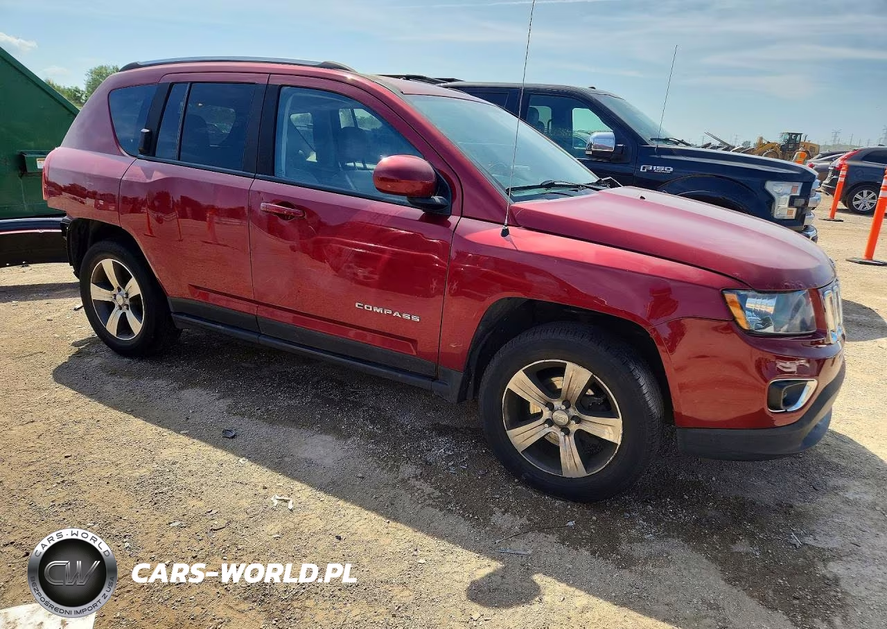 2016 Jeep Compass Latitude VIN:1C4NJCEA6GD720010 - 4