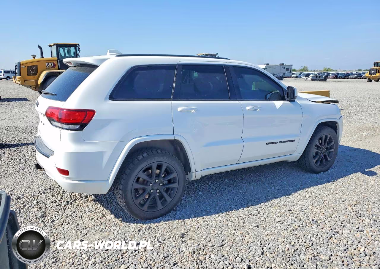 2018 Jeep Grand Cherokee Laredo VIN:1C4RJFAG8JC188401 - 3