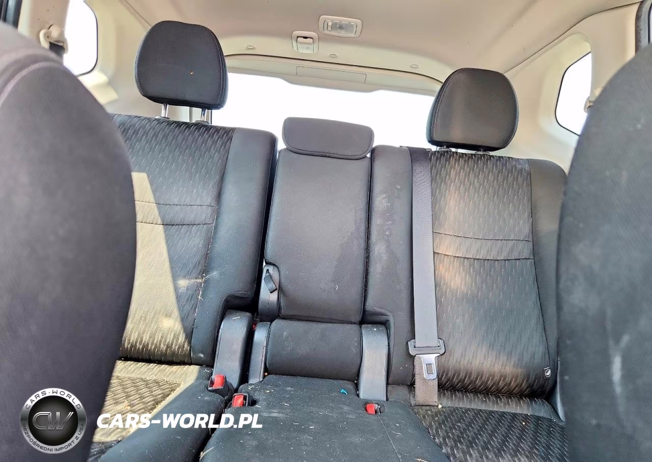 2018 Nissan Rogue S VIN:KNMAT2MTXJP555347 - 10