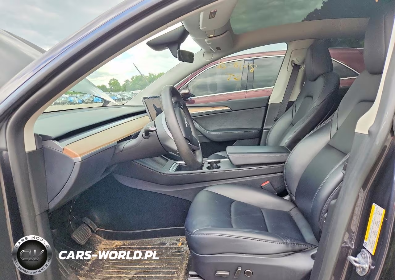 2024 Tesla Model Y VIN:7SAYGDED0RF103826 - 7