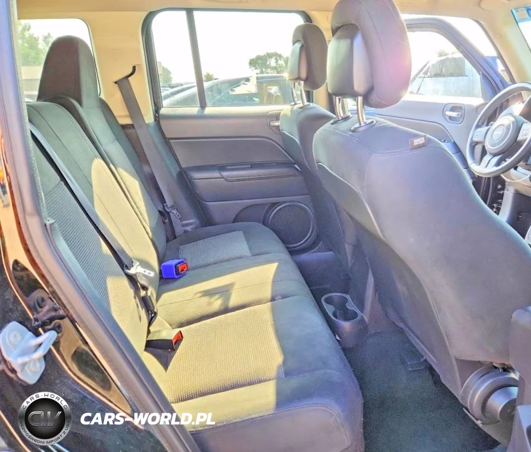 2015 Jeep Patriot Latitude VIN:1C4NJRFB3FD184464 - 10