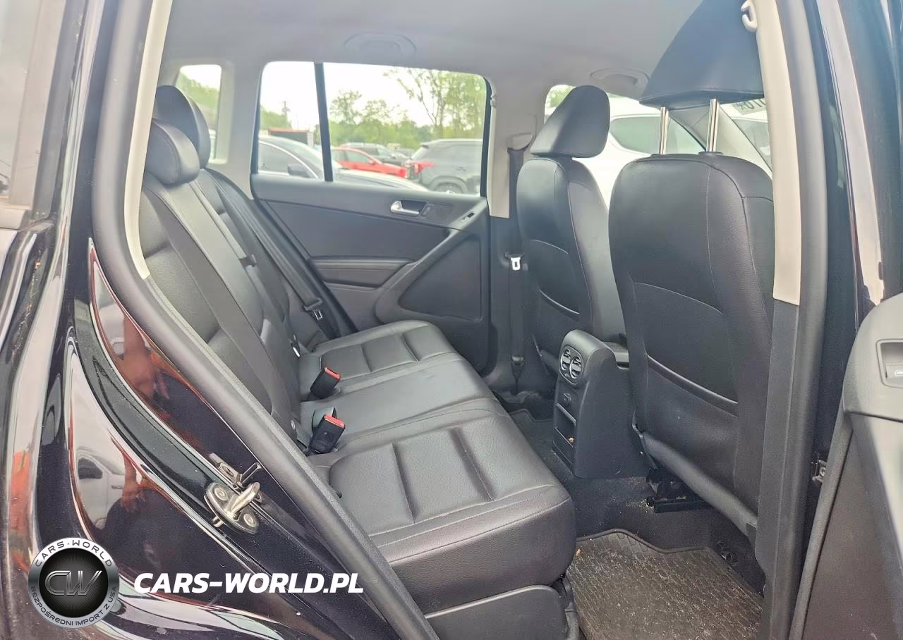 2016 Volkswagen Tiguan S VIN:WVGBV7AX5GW617167 - 11