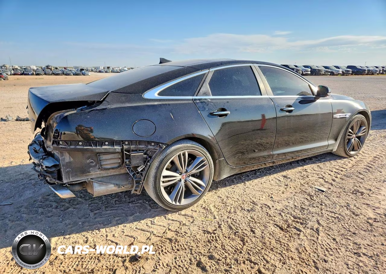 2015 Jaguar Xj Supercharged VIN:SAJWA1GT0FMV82553 - 3