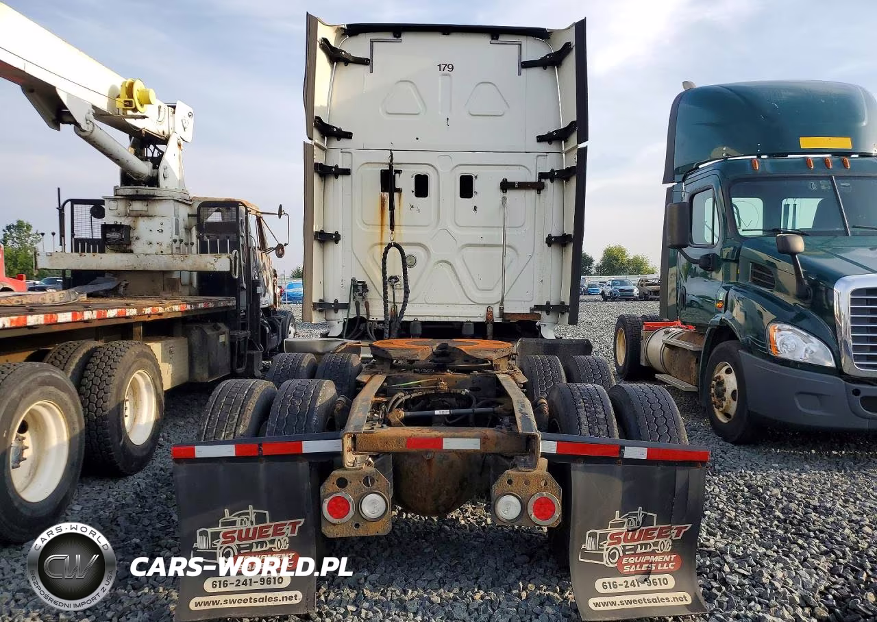 2014 Freightliner Cascadia Semi Truck VIN:3AKJGLBG5ESFL8565 - 6