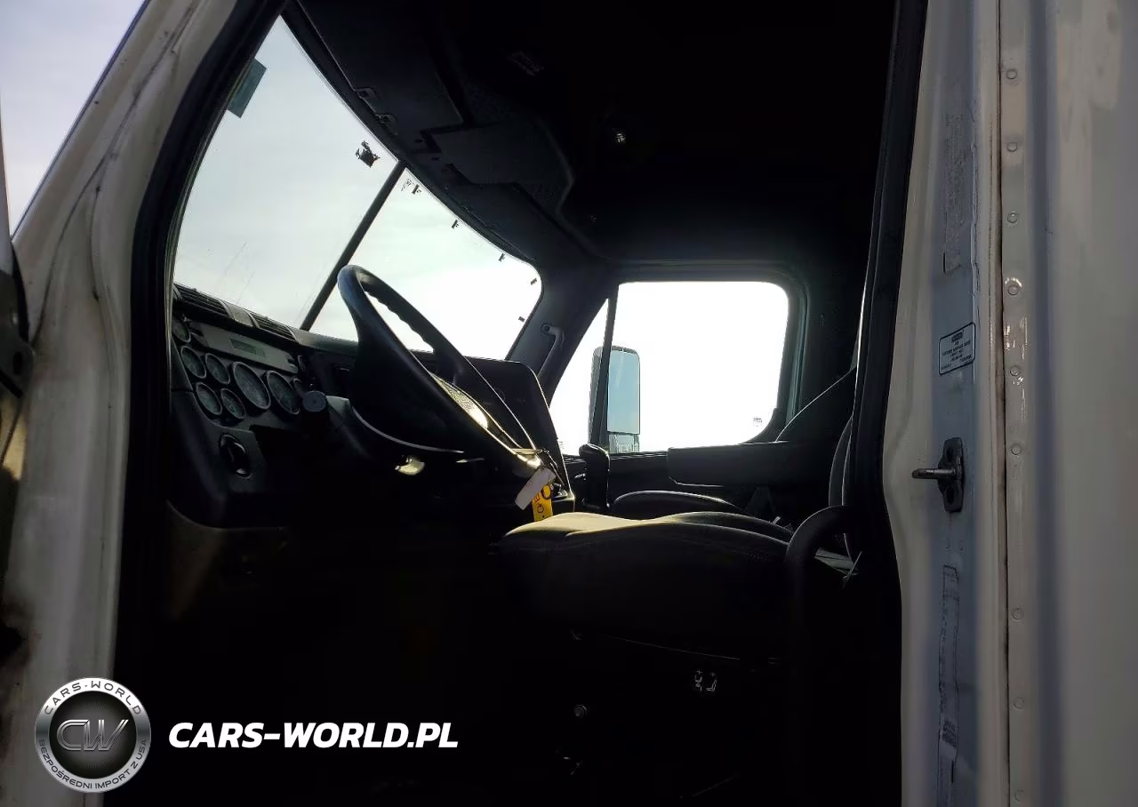 2014 Freightliner Cascadia Semi Truck VIN:3AKJGLBG5ESFL8565 - 7