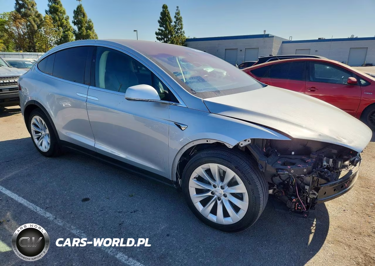 2017 Tesla Model X VIN:5YJXCBE23HF058046 - 4