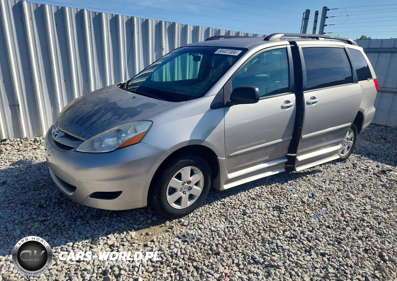 2010 Toyota Sienna Le 8-Passenger