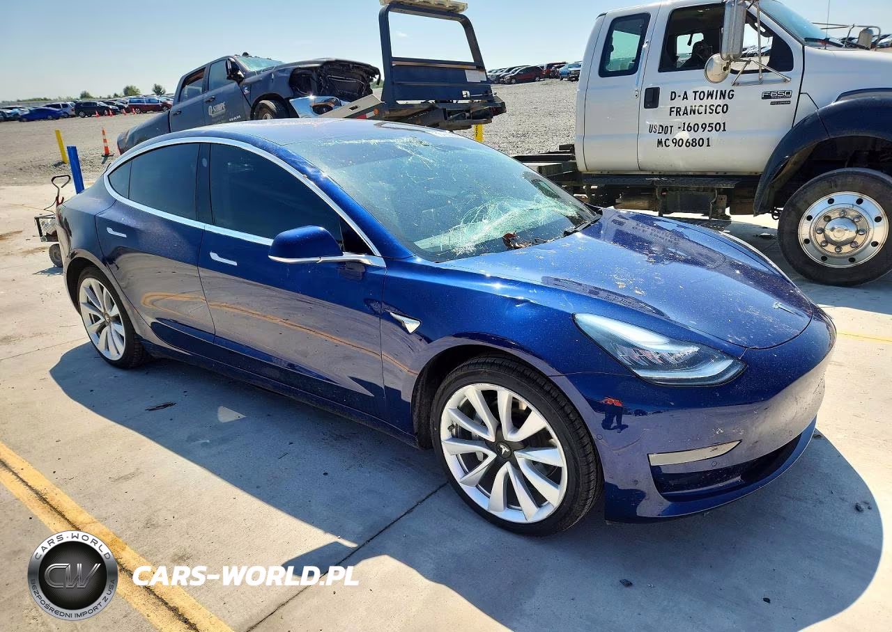 2018 Tesla Model 3 VIN:5YJ3E1EAXJF155079 - 4