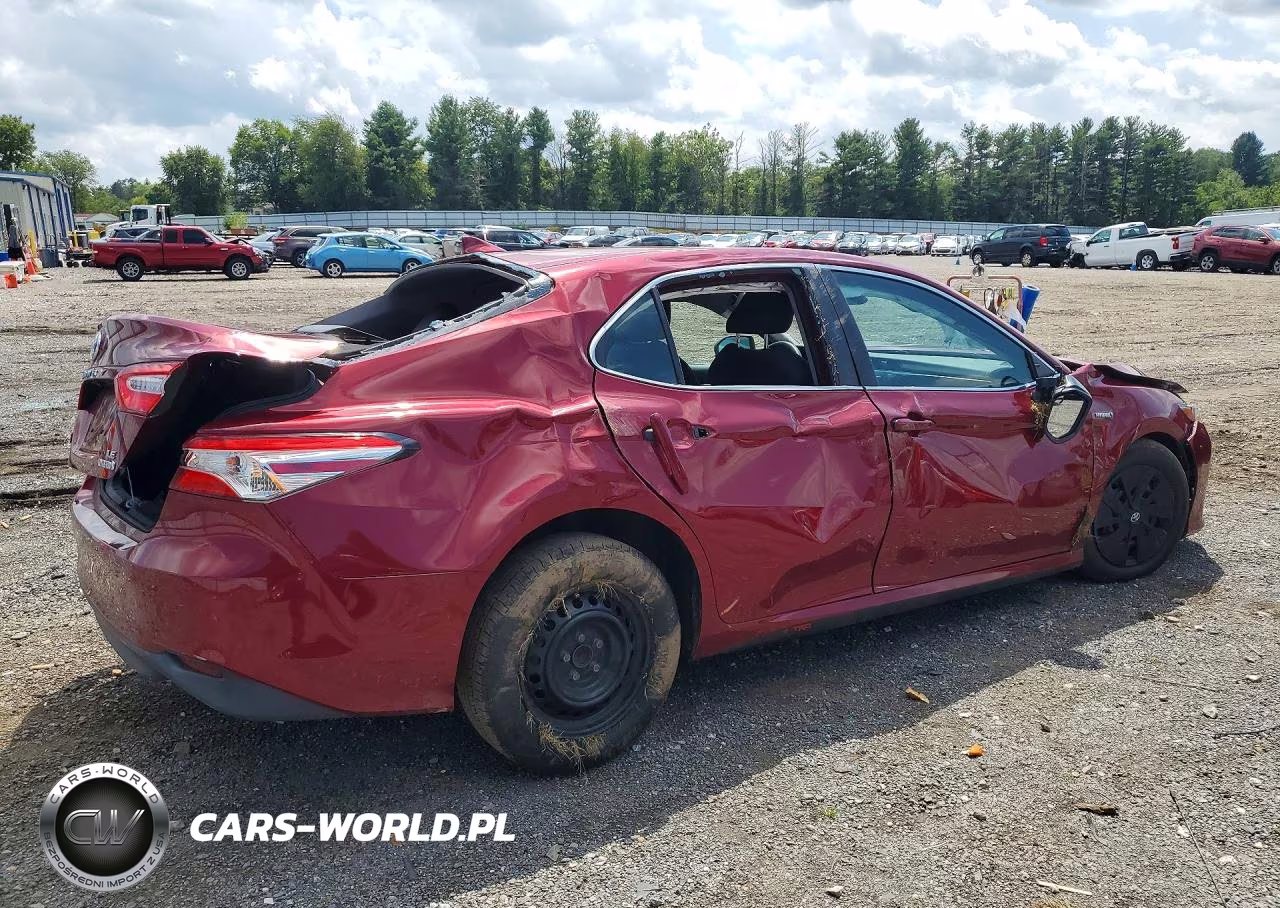 2020 Toyota Camry Le VIN:4T1C31AK4LU526053 - 3