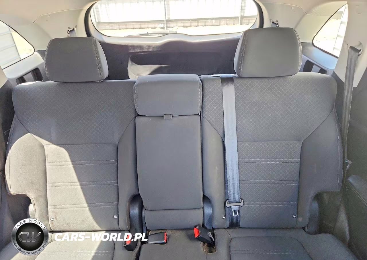2020 Kia Sorento S VIN:5XYPG4A58LG711004 - 10