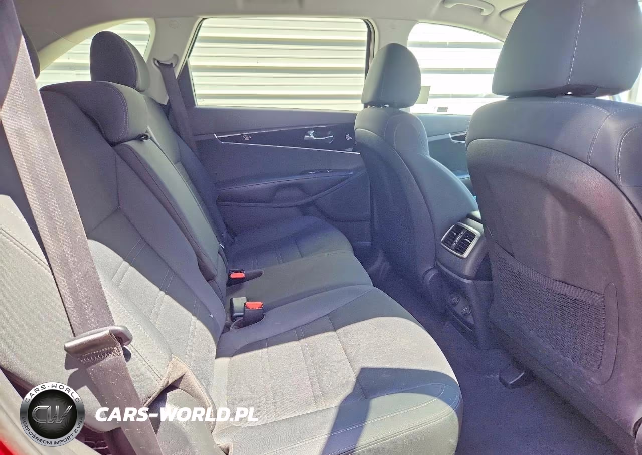 2020 Kia Sorento S VIN:5XYPG4A58LG711004 - 11