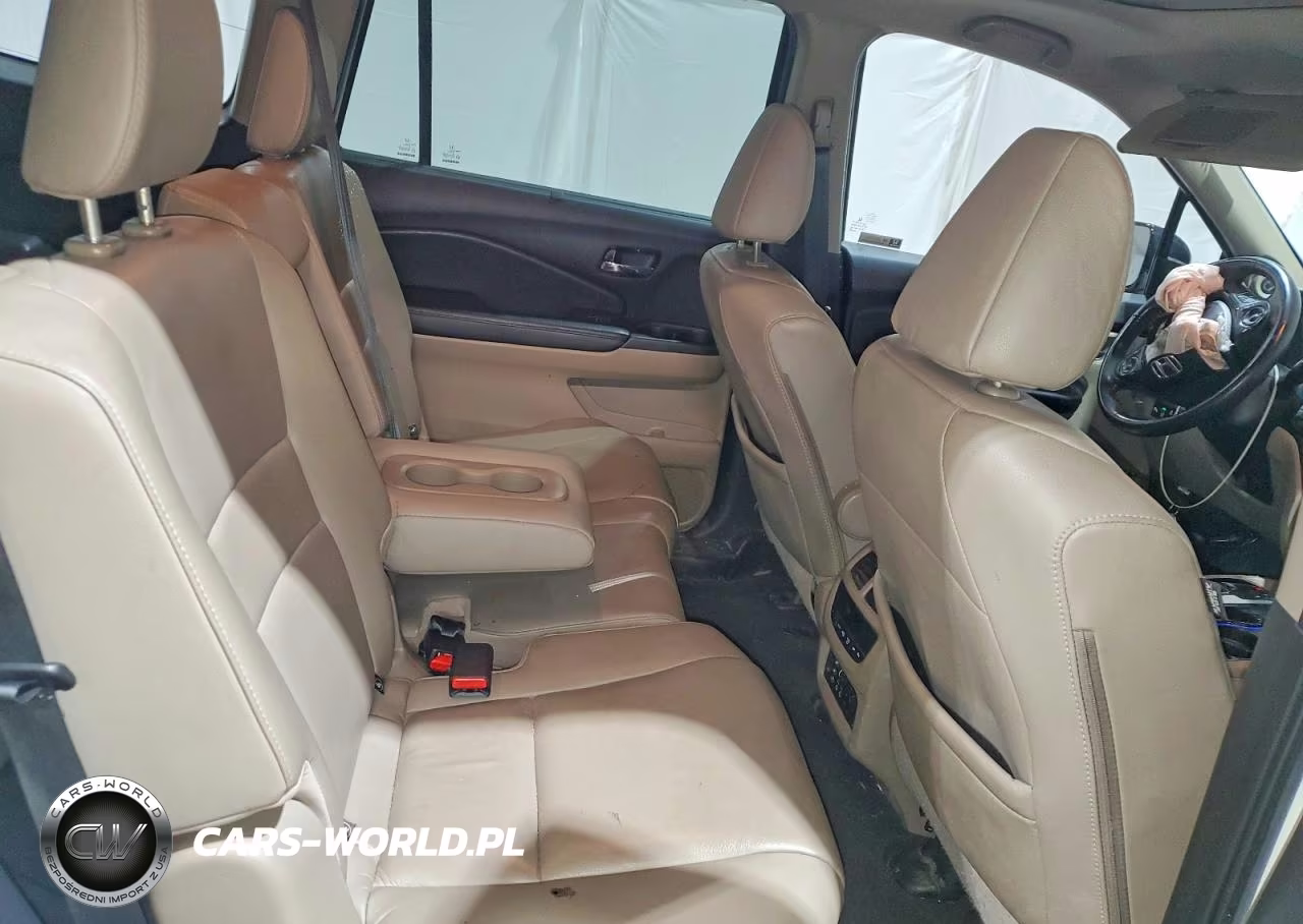 2018 Honda Pilot Touring VIN:5FNYF5H97JB002042 - 11