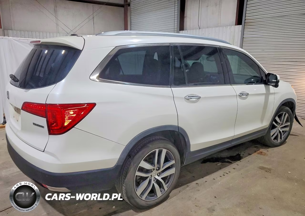 2018 Honda Pilot Touring VIN:5FNYF5H97JB002042 - 3