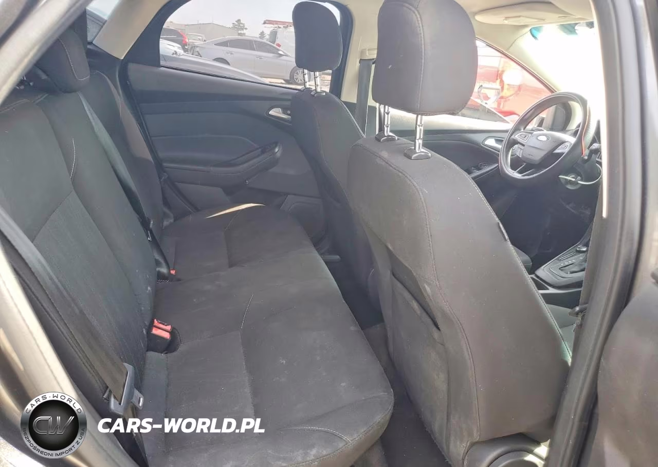 2016 Ford Focus Se VIN:1FADP3F25GL372357 - 11