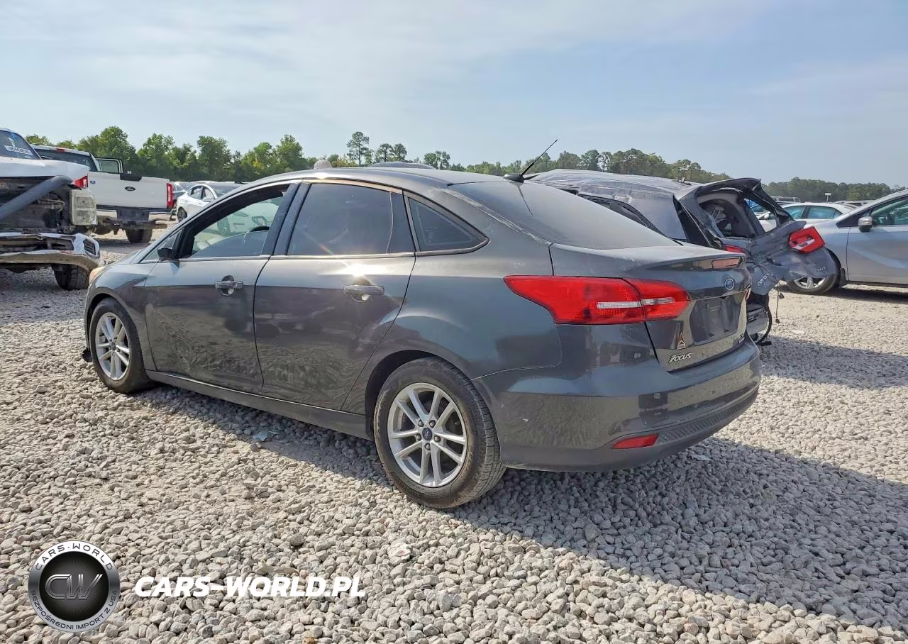 2016 Ford Focus Se VIN:1FADP3F25GL372357 - 3