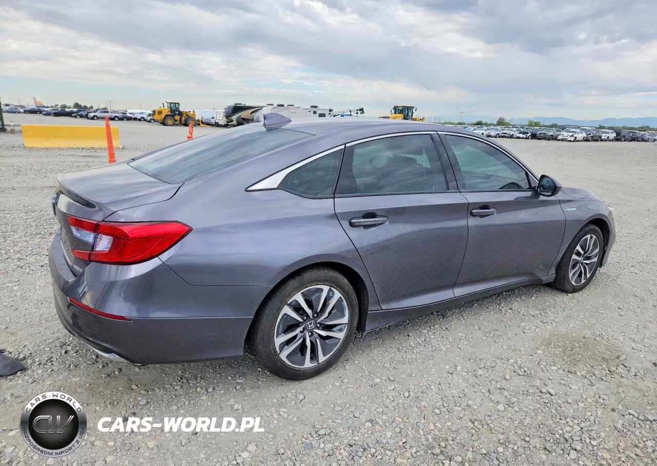 2018 Honda Accord Hybrid VIN:1HGCV3F1XJA005297 - 3