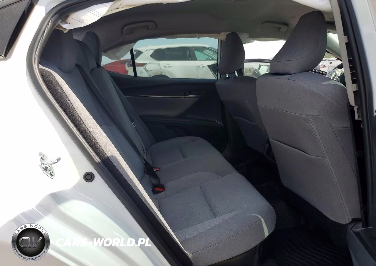 2026 Toyota Camry Le VIN:4T1DAACK1TU263432 - 10