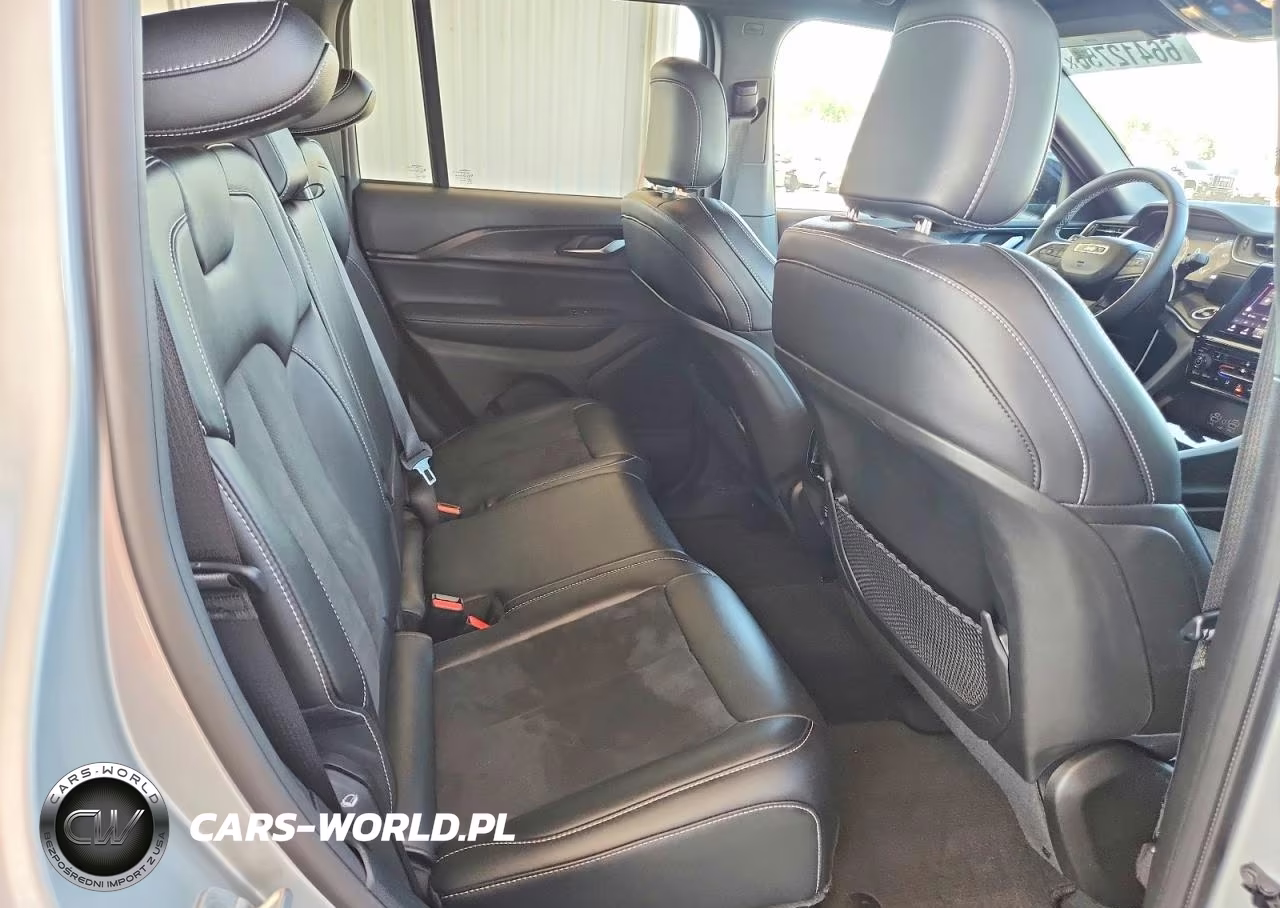 2024 Jeep Grand Cherokee Laredo VIN:1C4RJHAGXR8589619 - 11