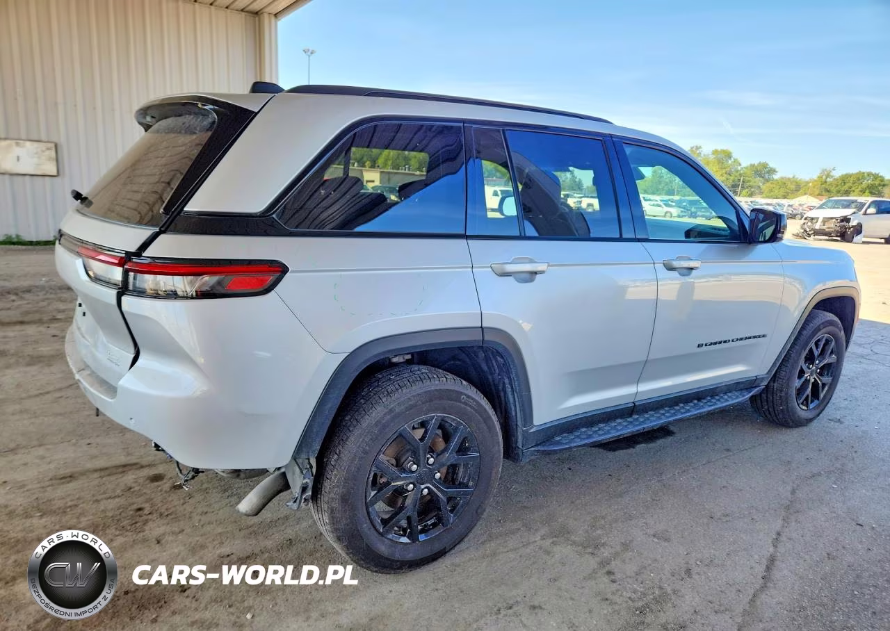2024 Jeep Grand Cherokee Laredo VIN:1C4RJHAGXR8589619 - 3