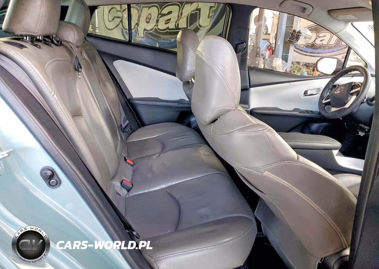 2016 Toyota Prius Three Touring VIN:JTDKARFU8G3008652 - 10