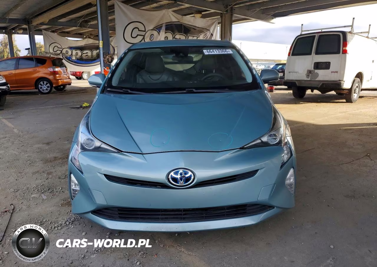 2016 Toyota Prius Three Touring VIN:JTDKARFU8G3008652 - 5