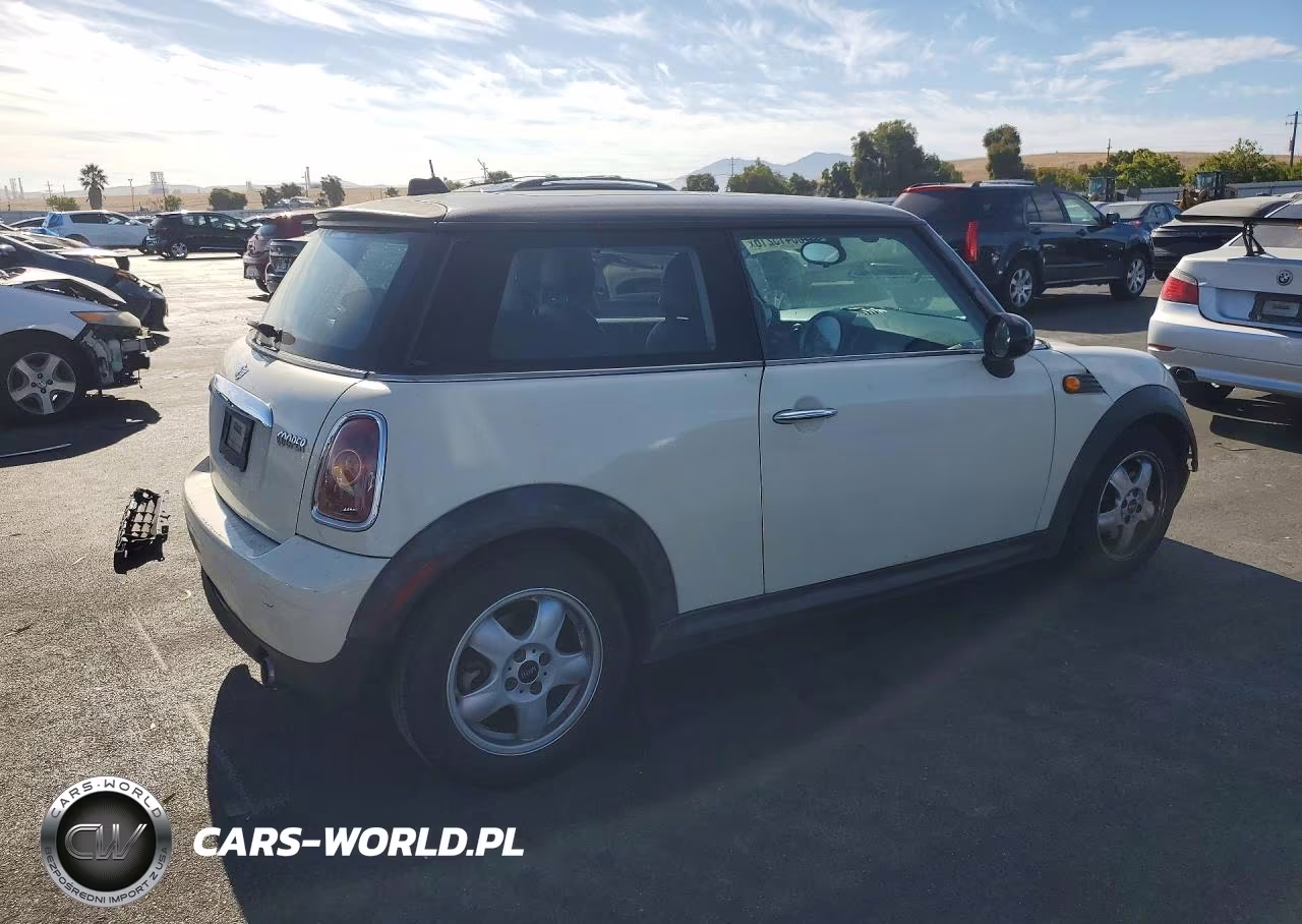2009 Mini Cooper VIN:WMWMF33539TW70675 - 3