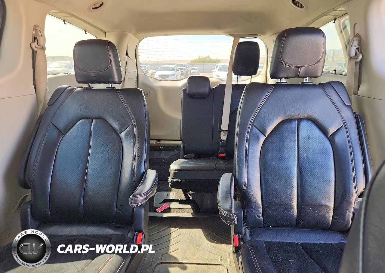 2019 Chrysler Pacifica Touring L VIN:2C4RC1BG5KR651731 - 10