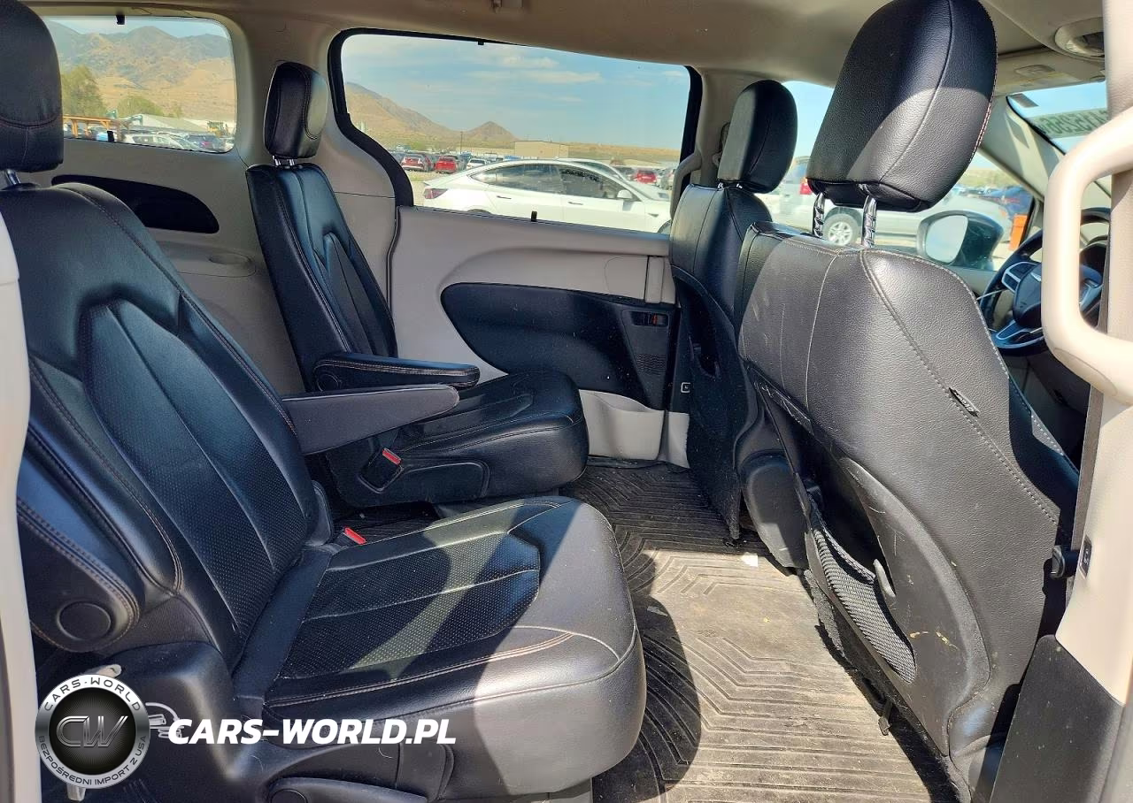 2019 Chrysler Pacifica Touring L VIN:2C4RC1BG5KR651731 - 11