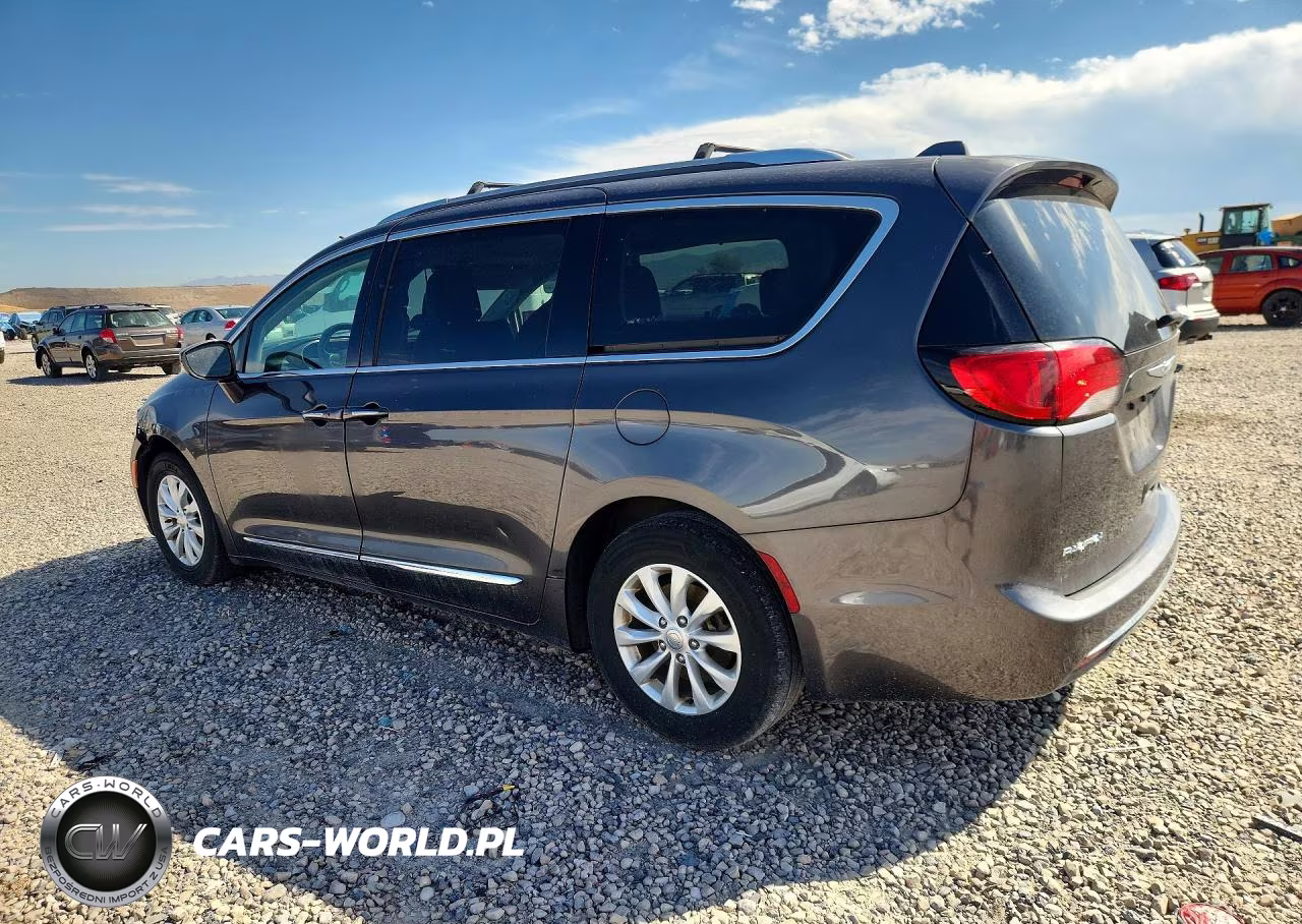 2019 Chrysler Pacifica Touring L VIN:2C4RC1BG5KR651731 - 2