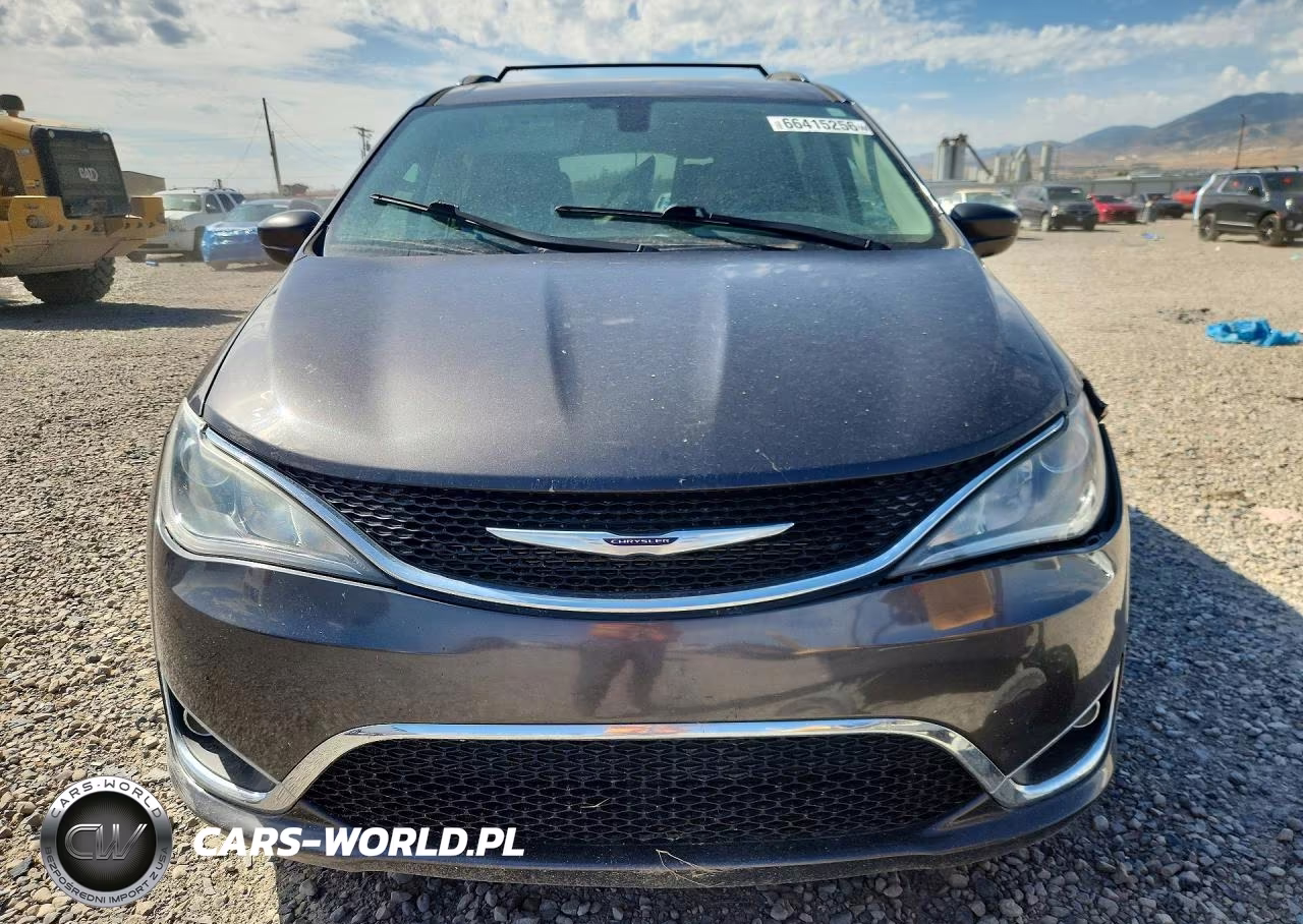 2019 Chrysler Pacifica Touring L VIN:2C4RC1BG5KR651731 - 5