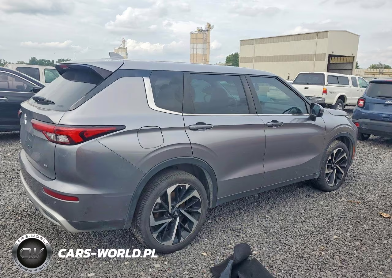 2023 Mitsubishi Outlander Se VIN:JA4J4UA85PZ011807 - 3