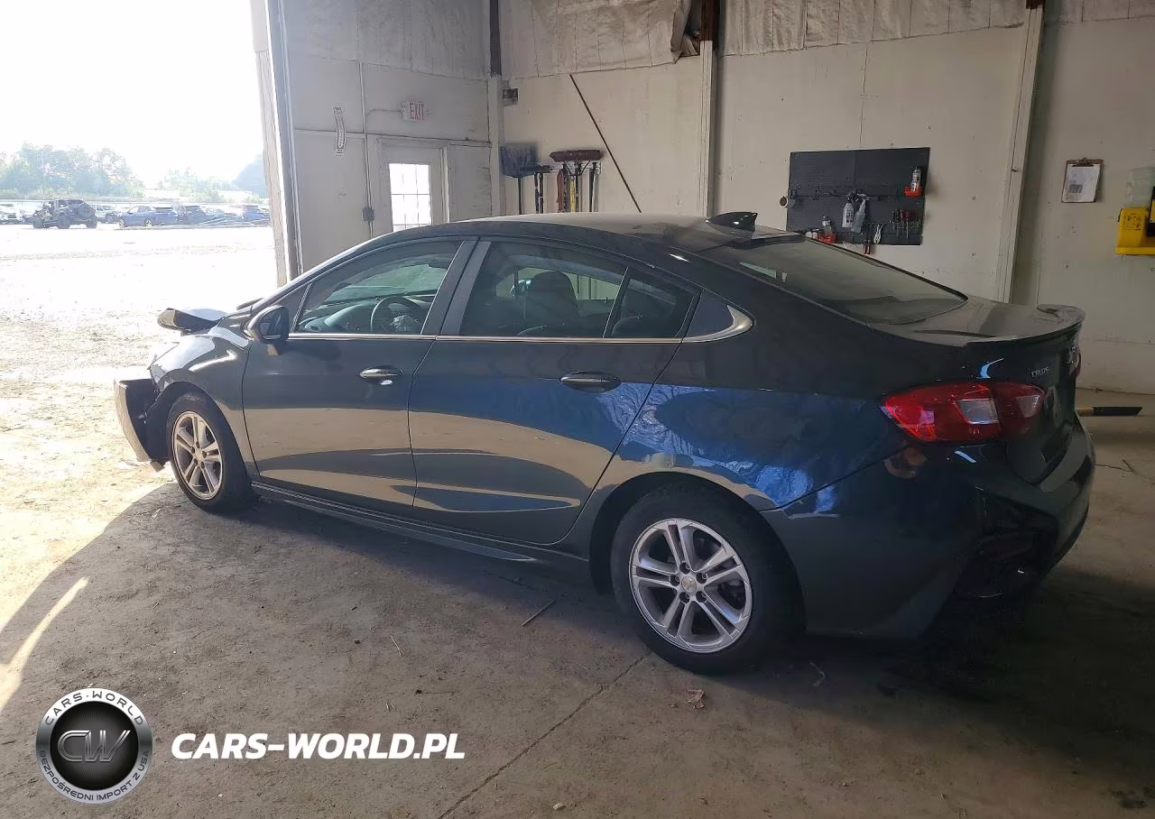 2018 Chevrolet Cruze Lt VIN:1G1BE5SM8J7102560 - 2
