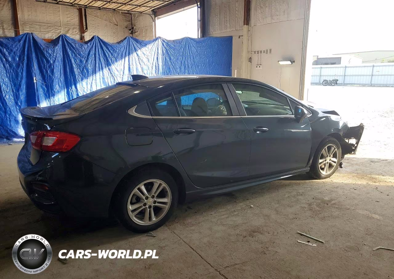 2018 Chevrolet Cruze Lt VIN:1G1BE5SM8J7102560 - 3