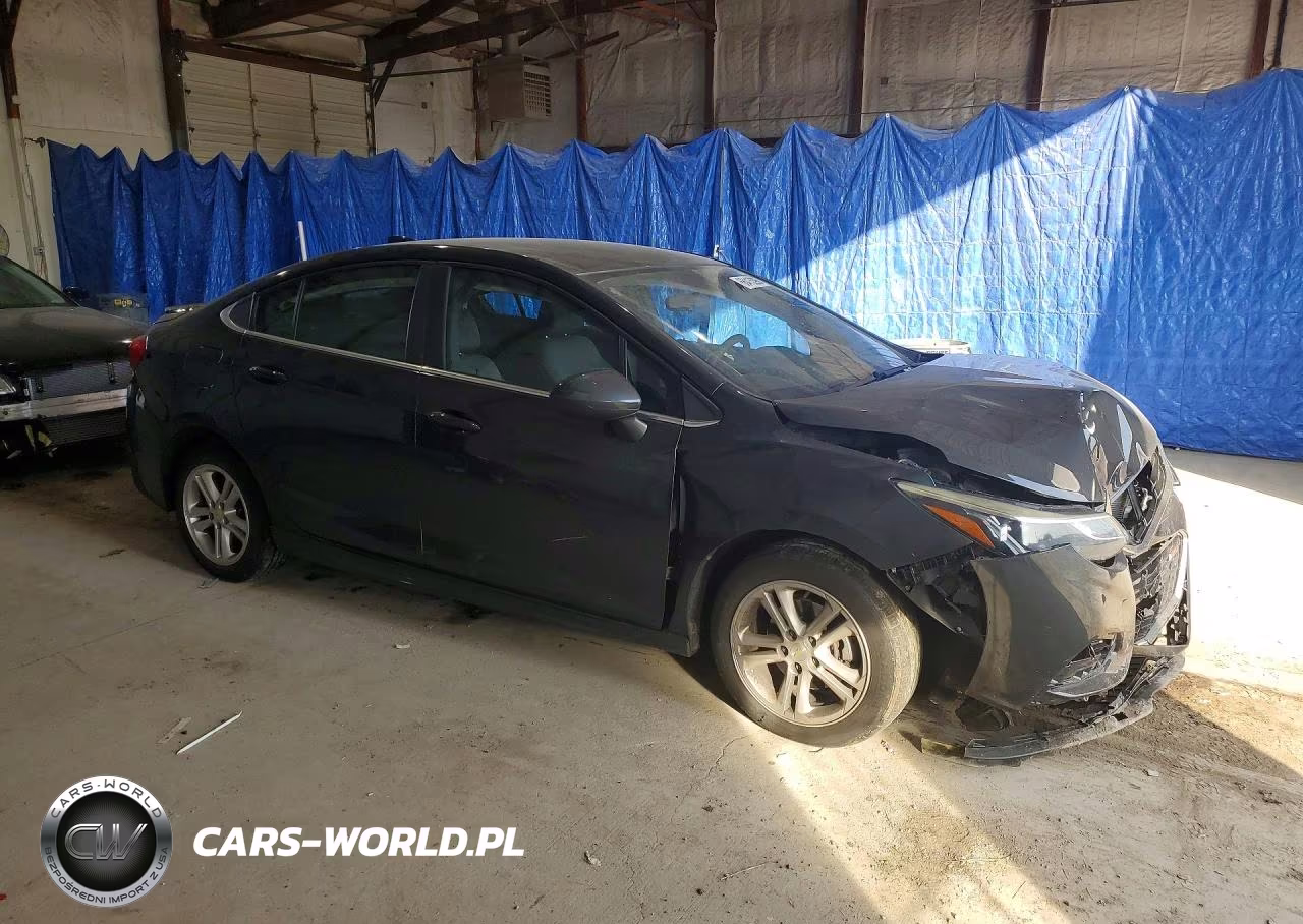 2018 Chevrolet Cruze Lt VIN:1G1BE5SM8J7102560 - 4