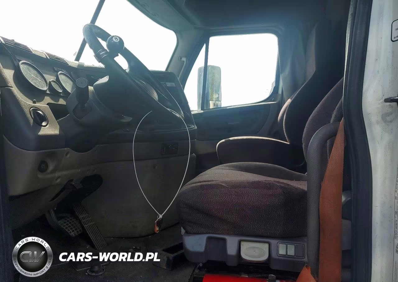 2016 Freightliner Cascadia 125 Semi Truck VIN:3AKGGLDRXGSGV7563 - 7