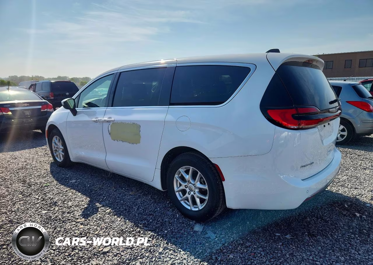 2023 Chrysler Pacifica Touring L VIN:2C4RC1BG3PR574400 - 2