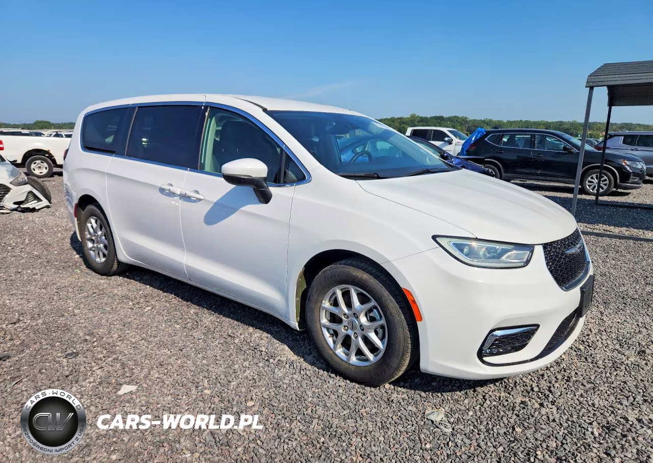 2023 Chrysler Pacifica Touring L VIN:2C4RC1BG3PR574400 - 4