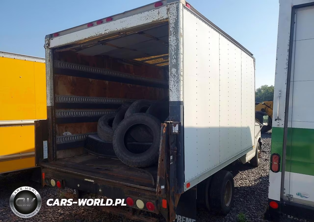 2003 Chevrolet Express Box Truck VIN:1GBHG31U331173029 - 3