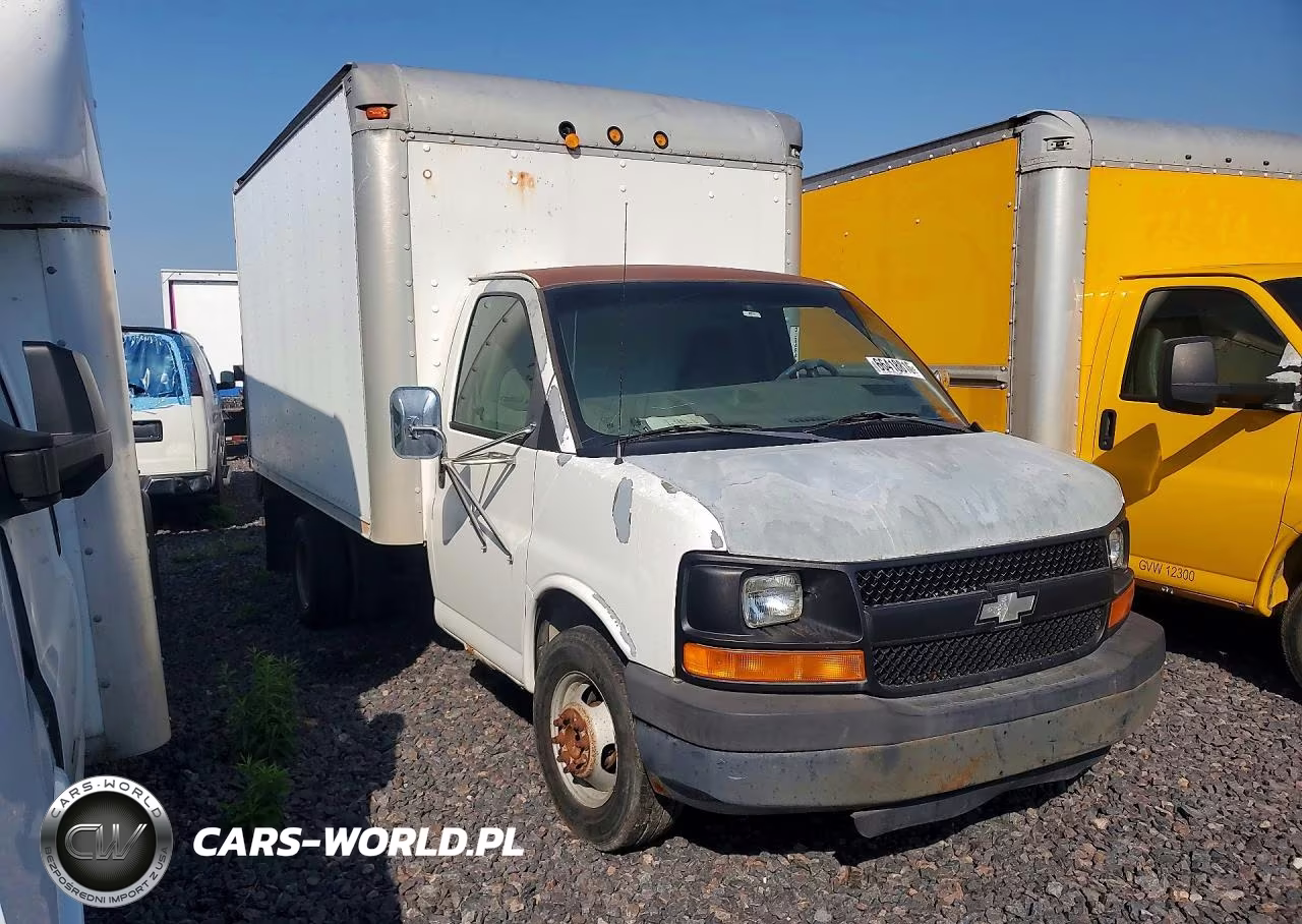2003 Chevrolet Express Box Truck VIN:1GBHG31U331173029 - 4