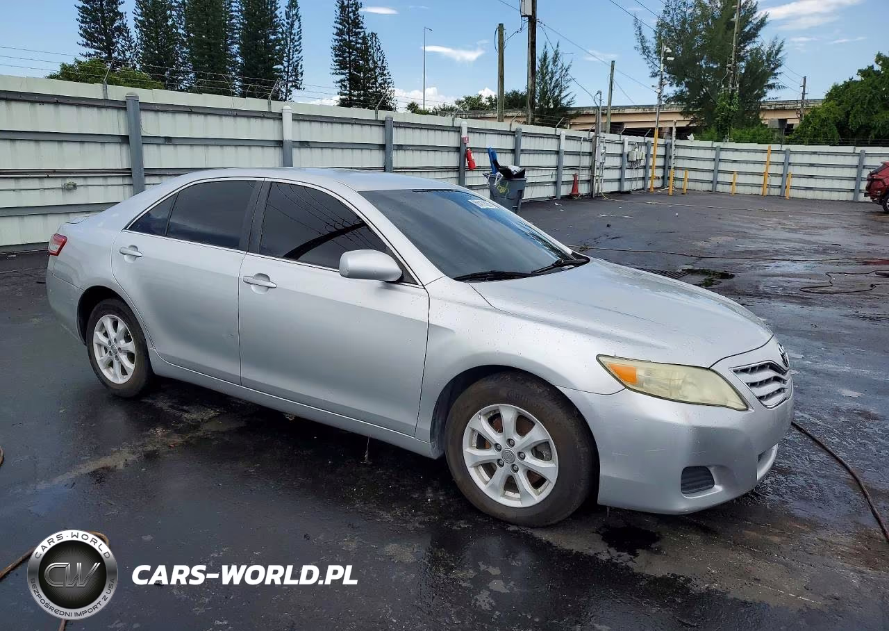 2010 Toyota Camry Le VIN:4T1BF3EK9AU042904 - 4