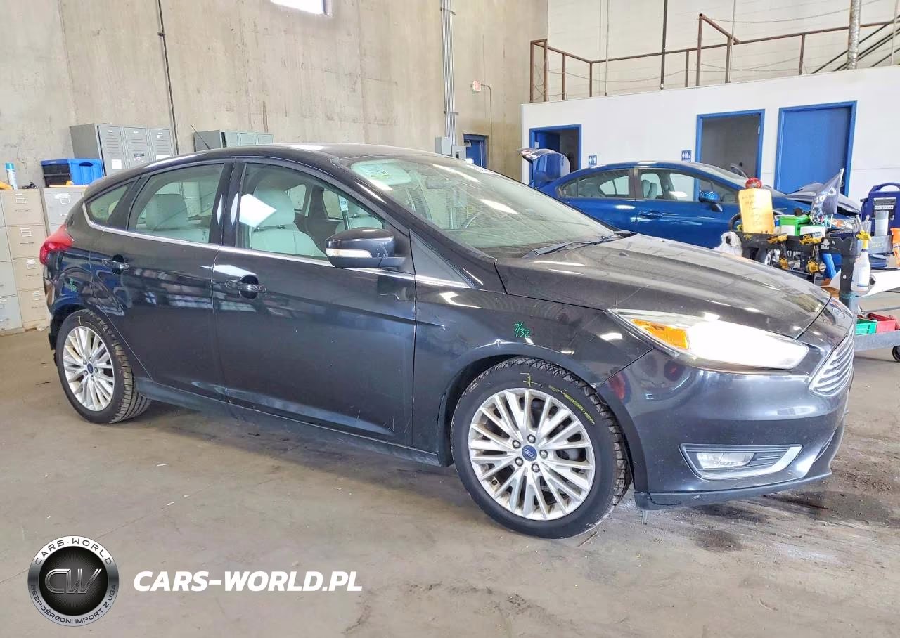 2015 Ford Focus Titanium VIN:1FADP3N22FL294071 - 4