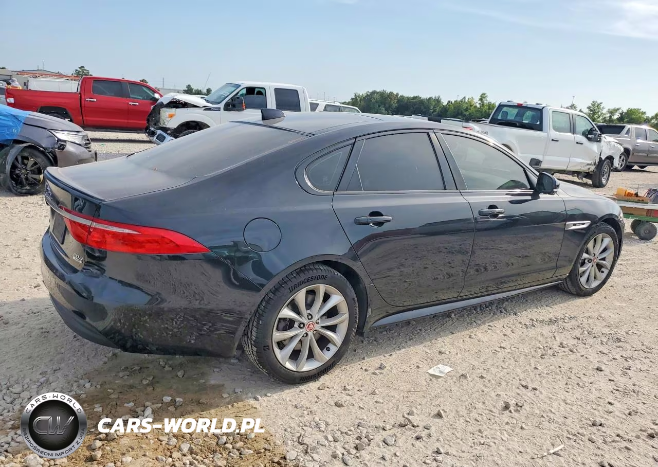 2017 Jaguar Xf R - Sport VIN:SAJBL4BN8HCY43875 - 3