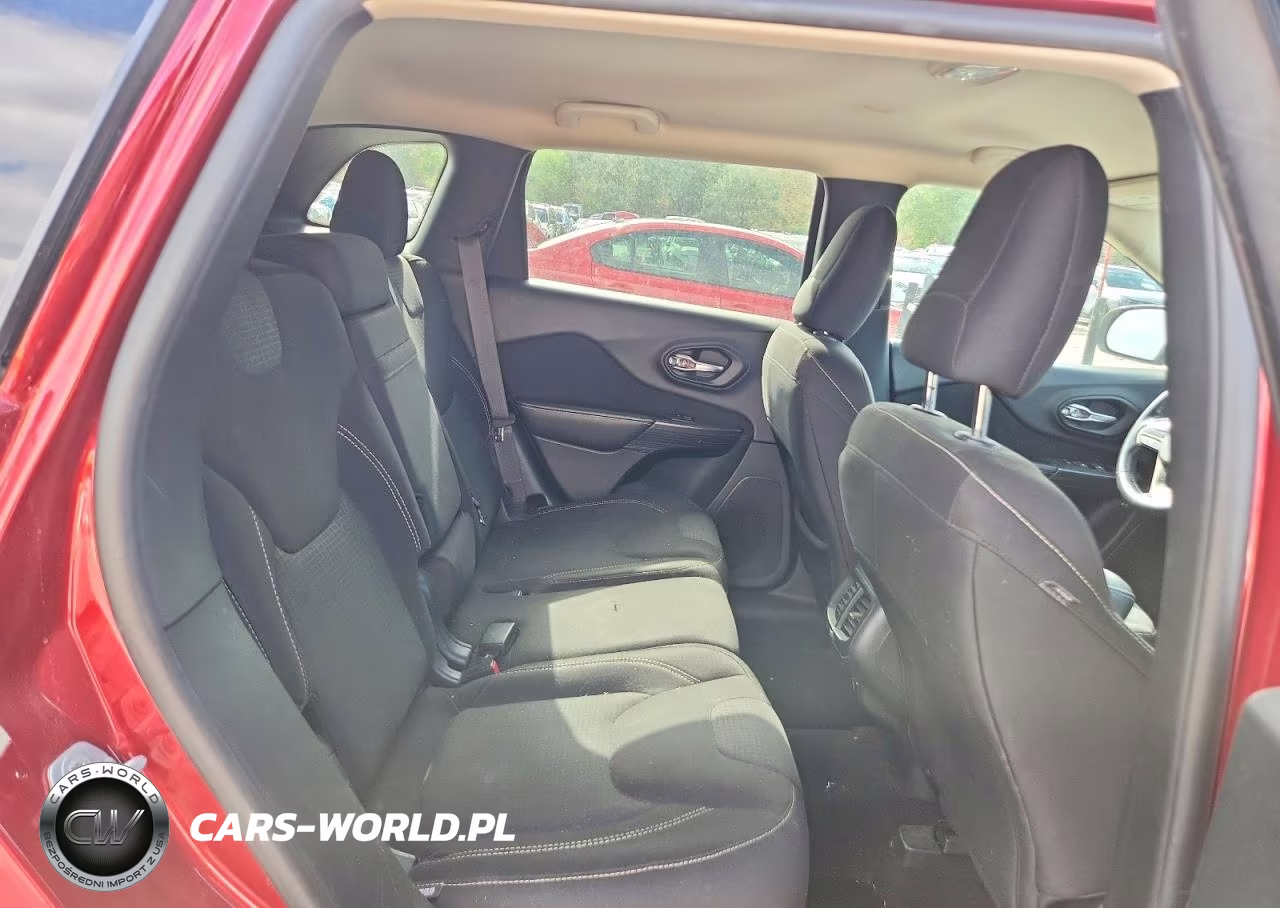 2015 Jeep Cherokee Latitude VIN:1C4PJMCS6FW601435 - 11
