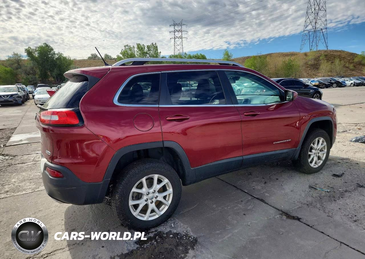 2015 Jeep Cherokee Latitude VIN:1C4PJMCS6FW601435 - 3