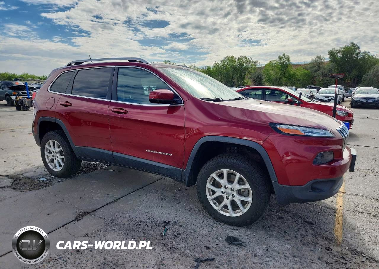 2015 Jeep Cherokee Latitude VIN:1C4PJMCS6FW601435 - 4